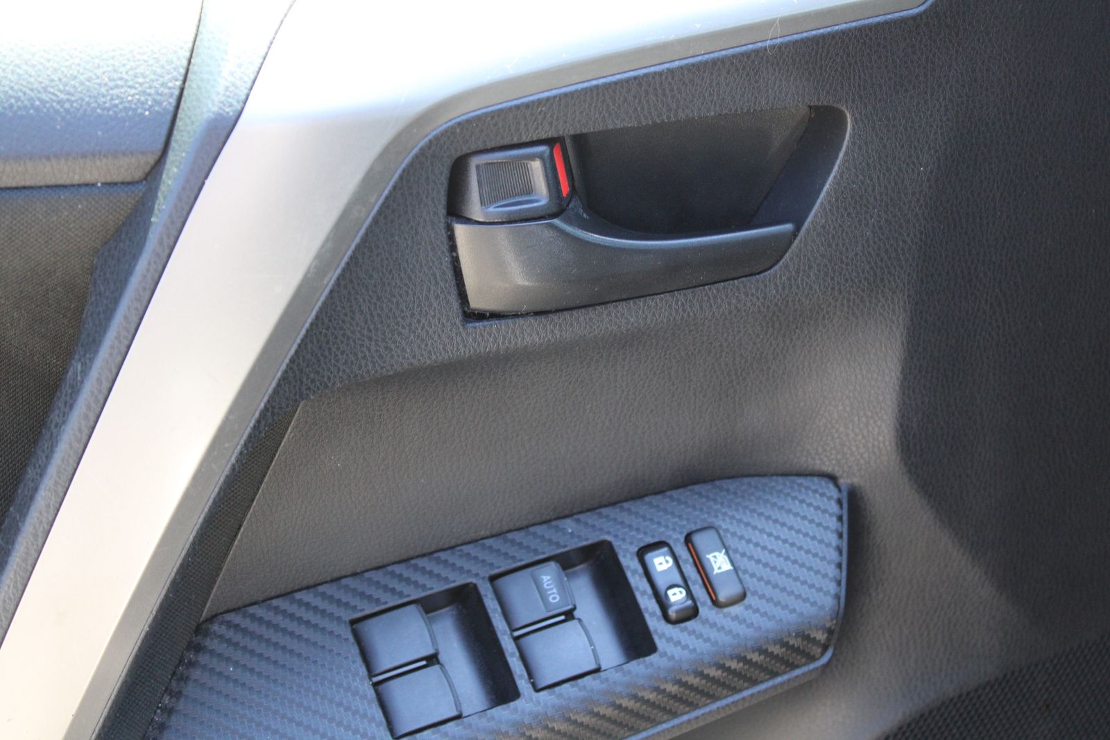 Used 2015 Brown Toyota LE image 10