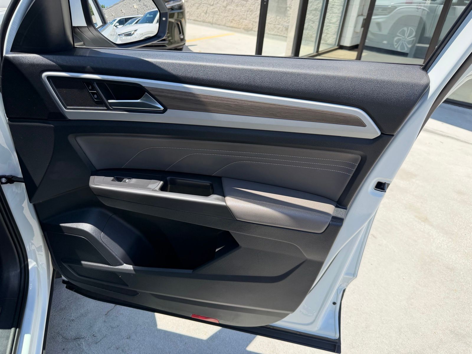 Used 2022  Volkswagen SEL image 31