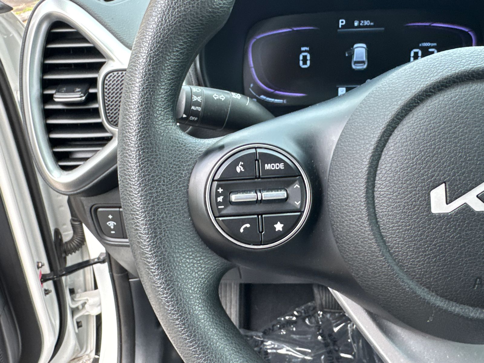 Used 2025 White Kia LX image 24