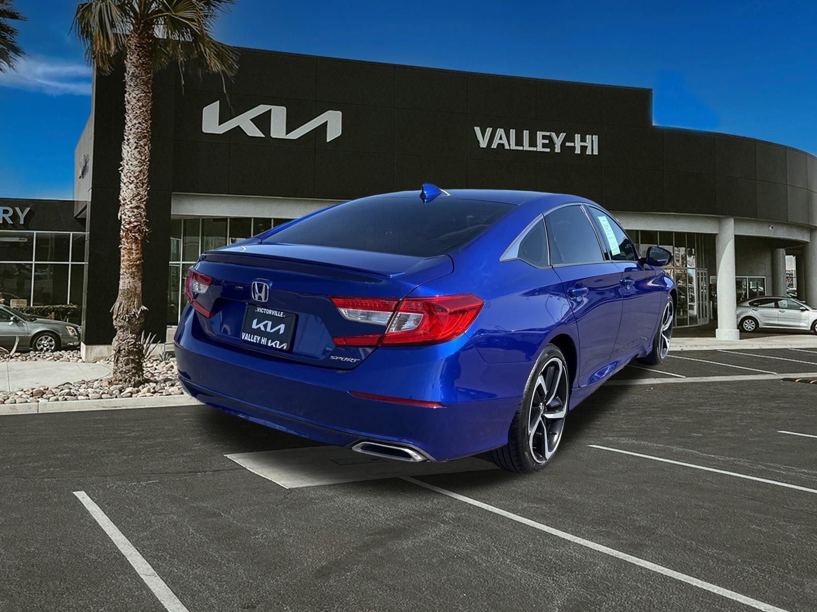 View vehicle photo 5