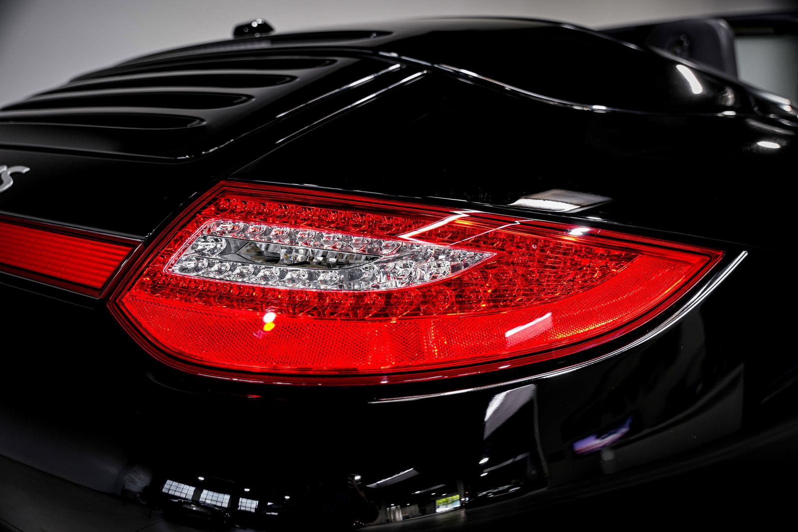 2010 Porsche 911 Carrera 4S — photo 34