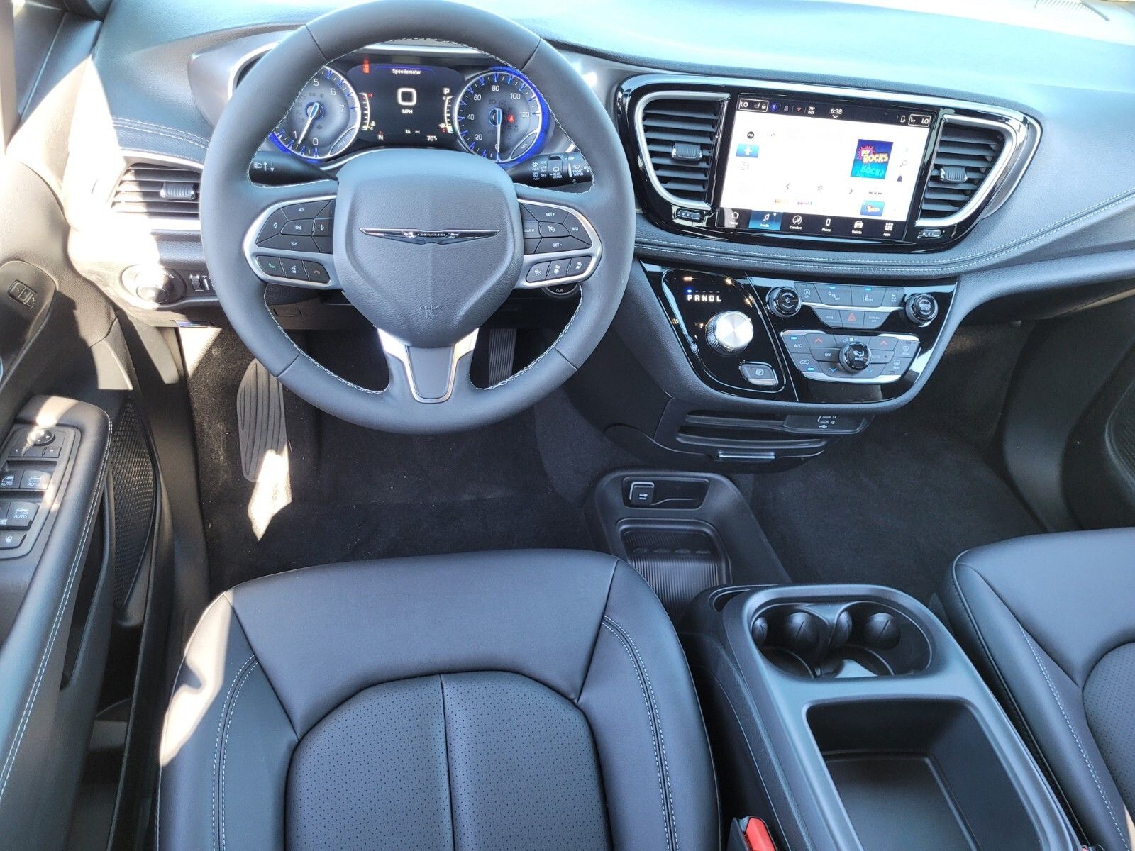 2026 Chrysler Pacifica photo 3