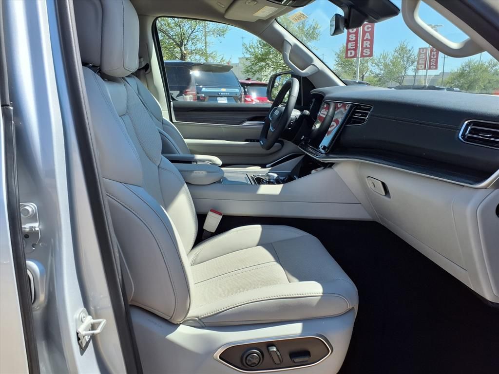 2024 Jeep Wagoneer Series II Silver at River Oaks CDJR