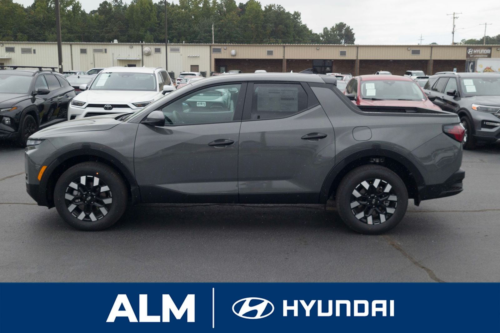 2026 Hyundai Santa Cruz SE photo 3