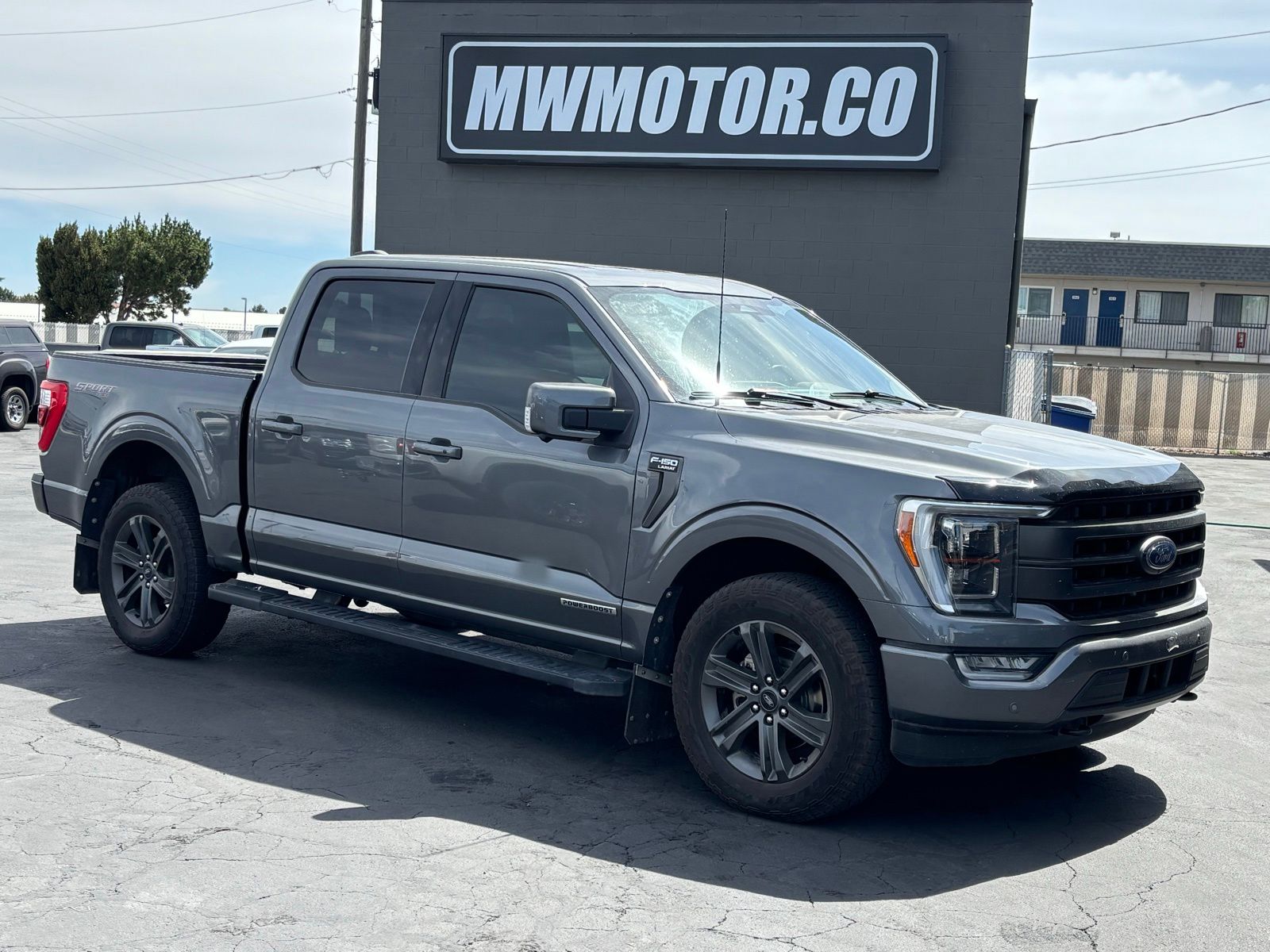 2023 Ford F-150 Lariat 4x4 SuperCrew 145 in's photo