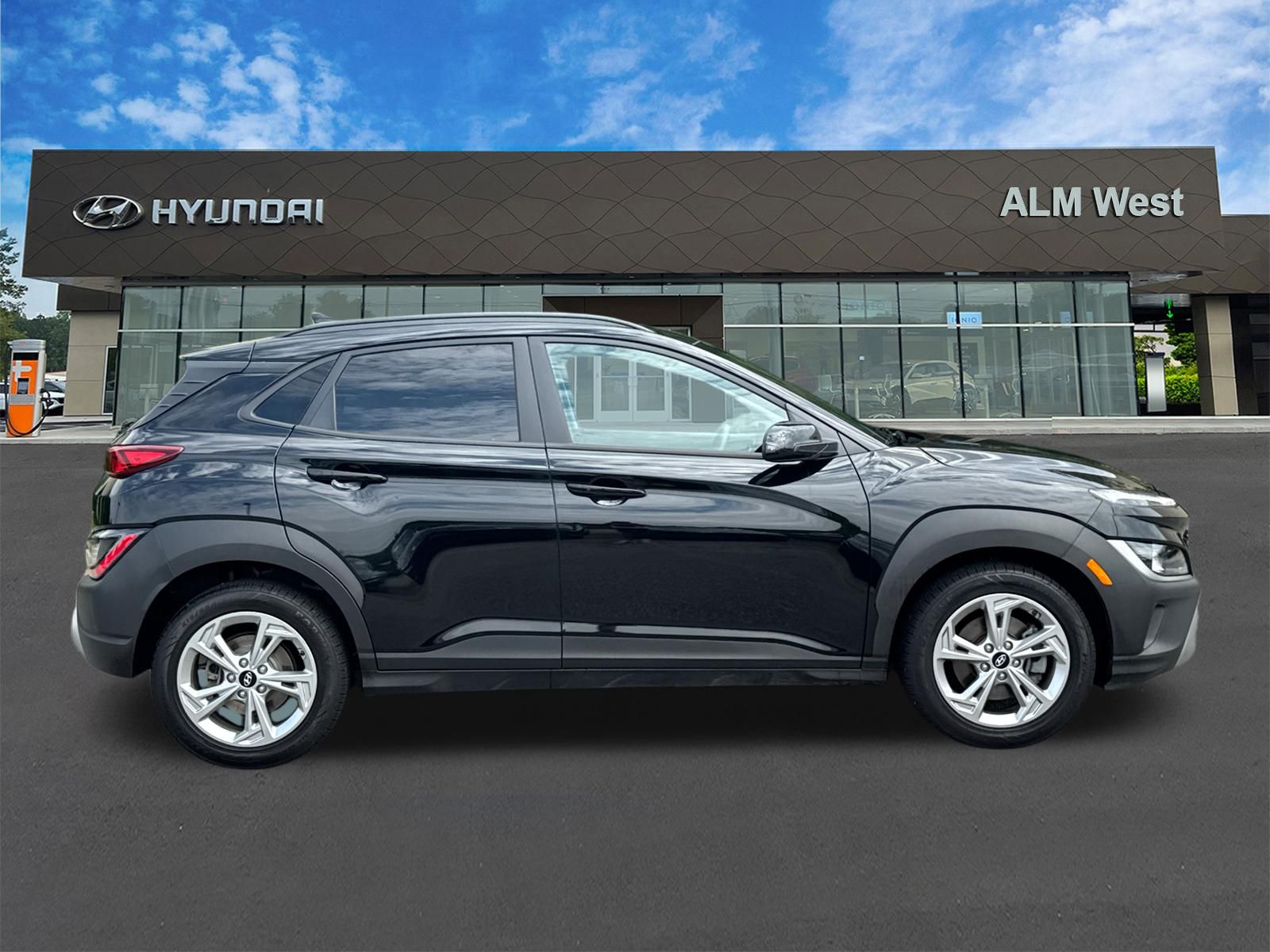 Used 2023 Black Hyundai SEL image 4