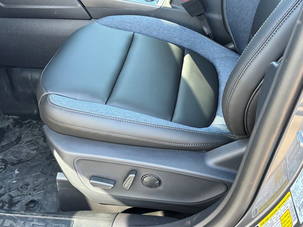 New 2025 Carbonized Gray Metallic Ford Outer Banks image 13