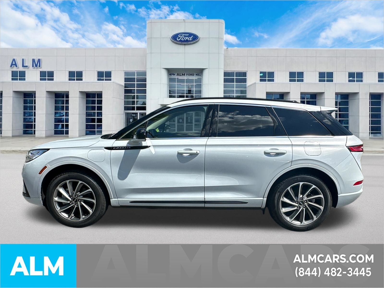Used 2025 White Lincoln Grand Touring image 9