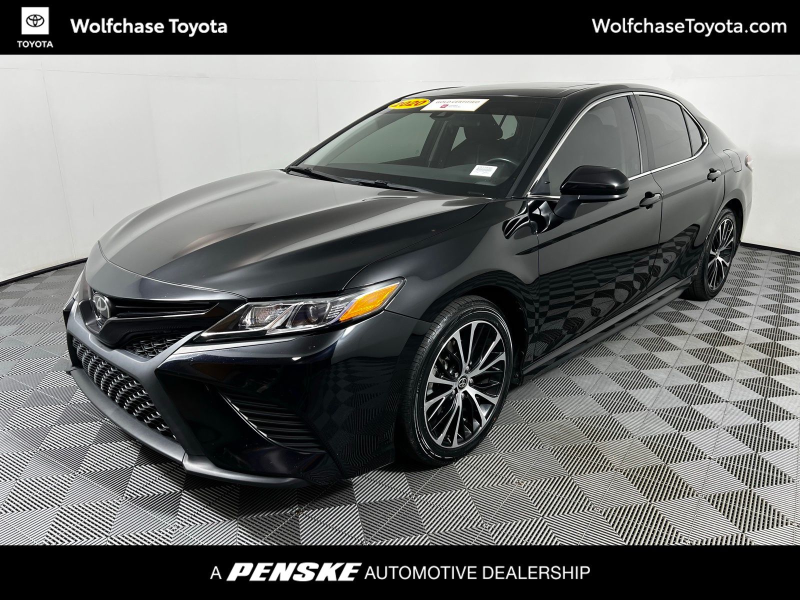 2020 Toyota Camry SE Hero Image