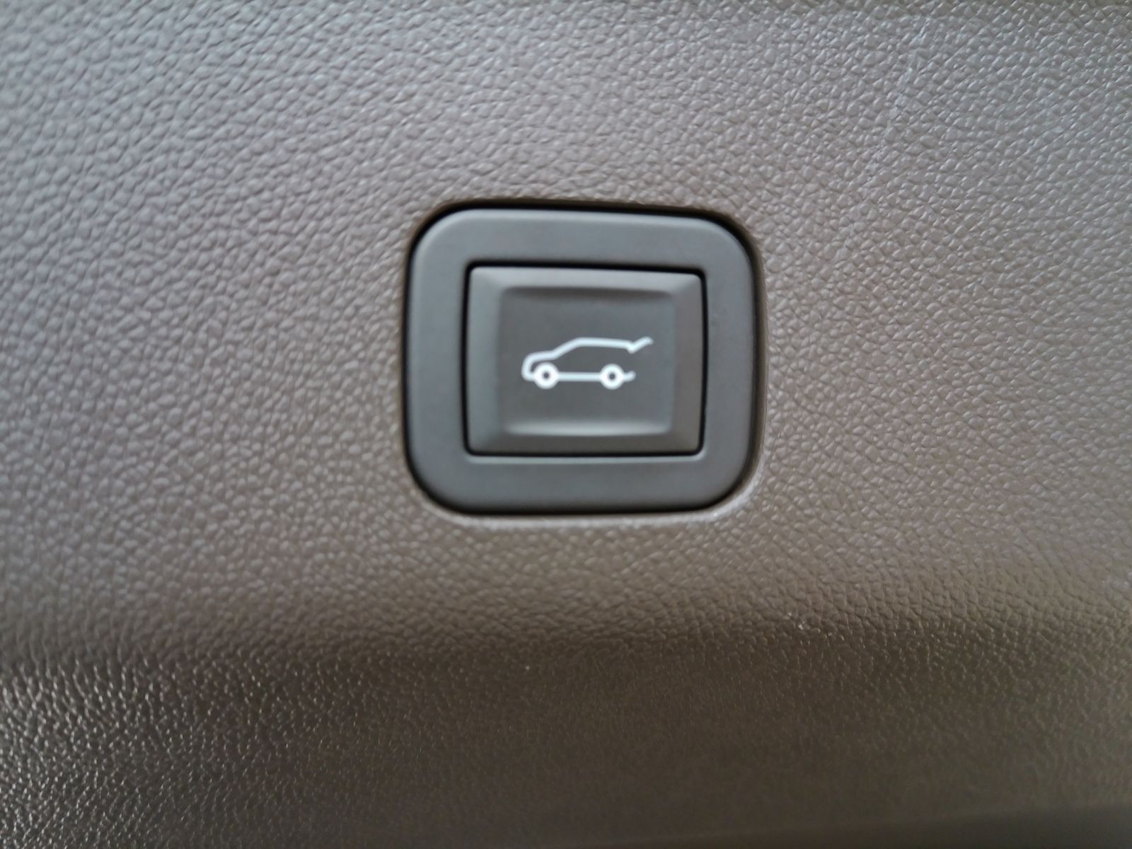 Used 2024 Silver GMC SLT image 31