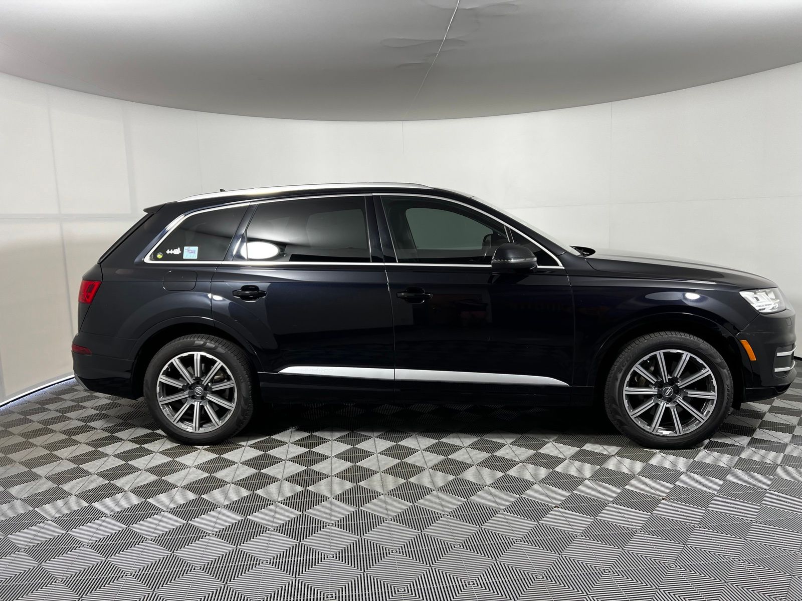 Thumbnail: 2017 Audi Q7 - 4