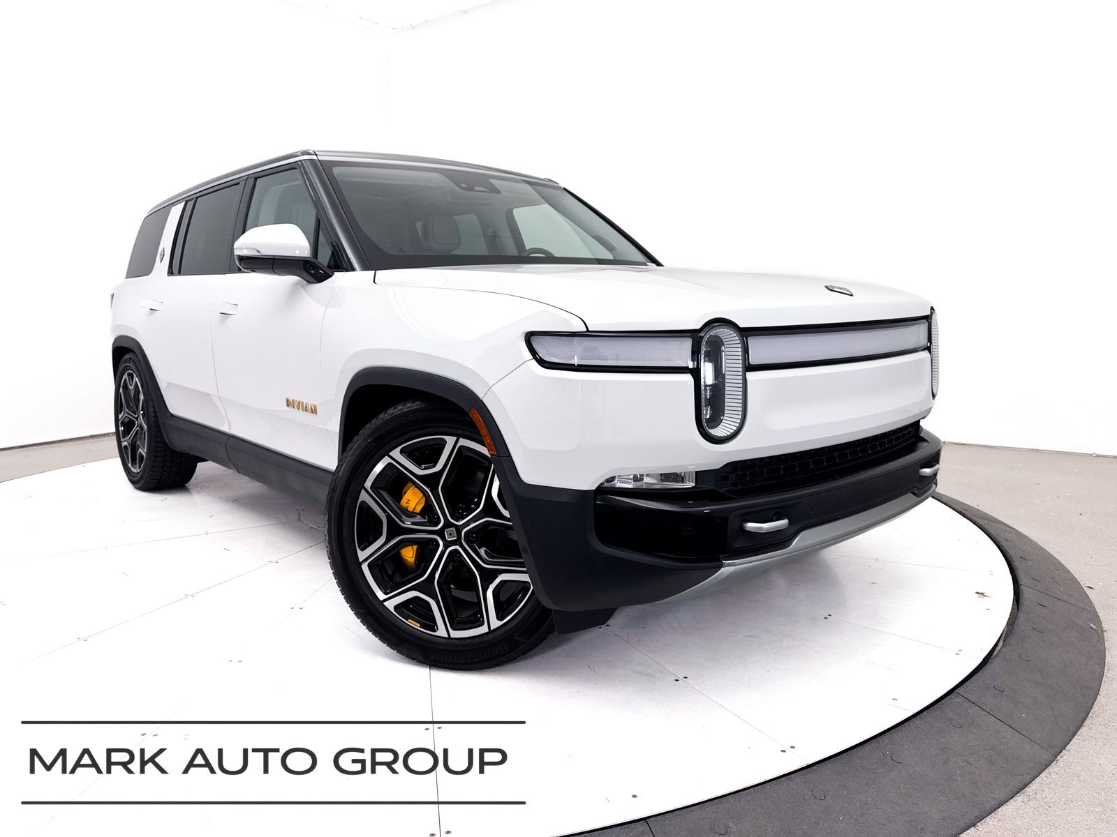2024 Rivian R1S Adventure