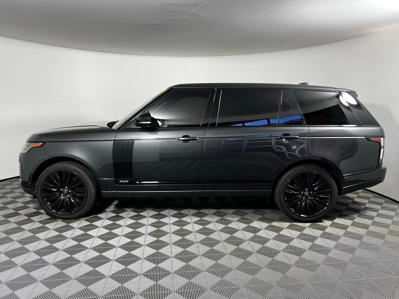 Thumbnail: 2021 Land Rover Range Rover - 8