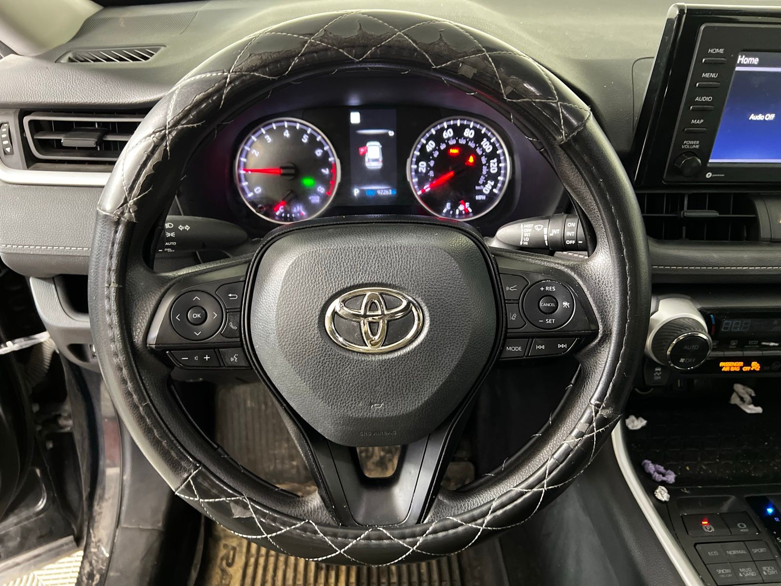 Thumbnail: 2022 Toyota RAV4 - 9