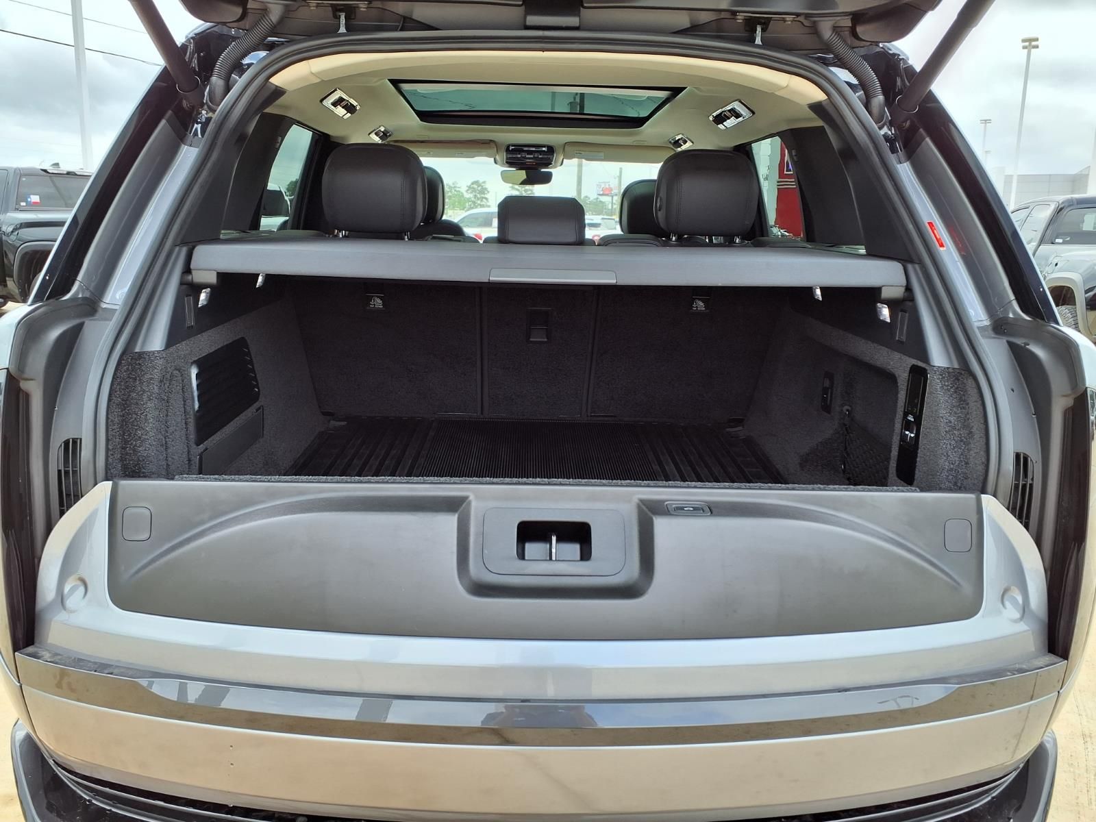 2023 Land Rover Range Rover SE - 7