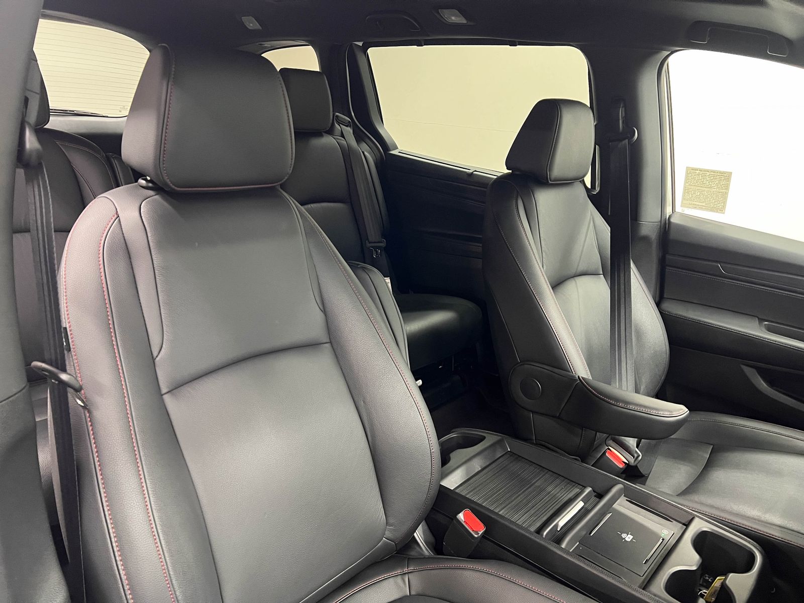 used 2025 Honda Odyssey car, priced at $35,888