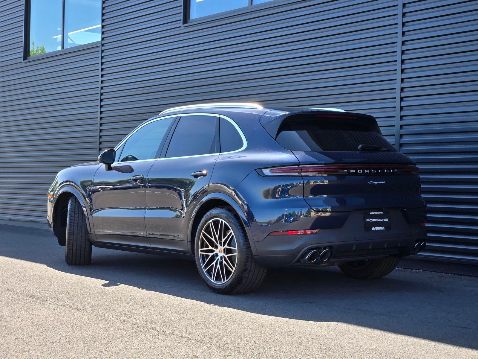 2026 Porsche Cayenne Base — full photo 1 of 27