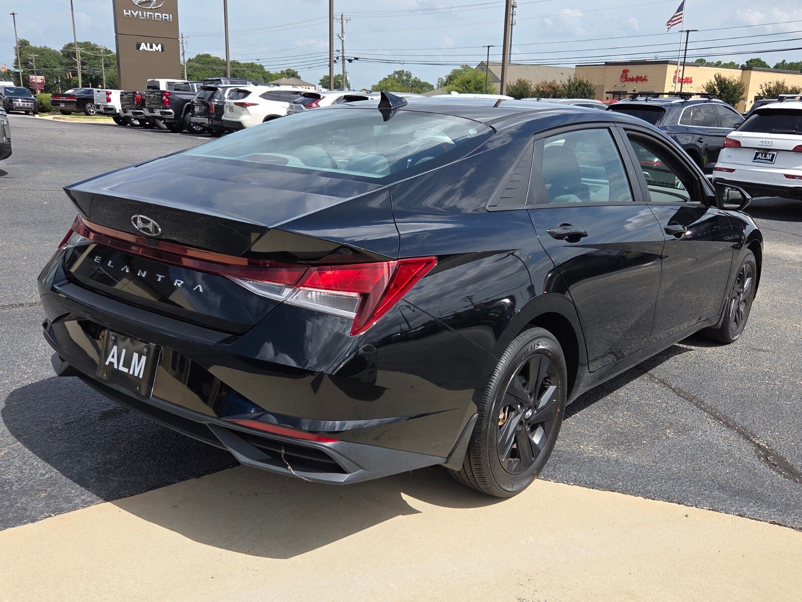 Used 2023 Black Hyundai SEL image 13