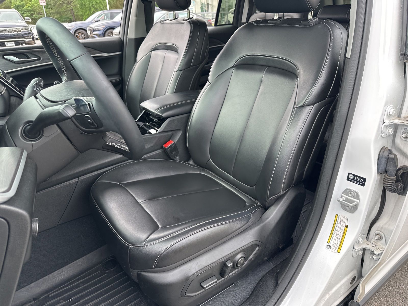 Used 2023 White Jeep Limited image 9