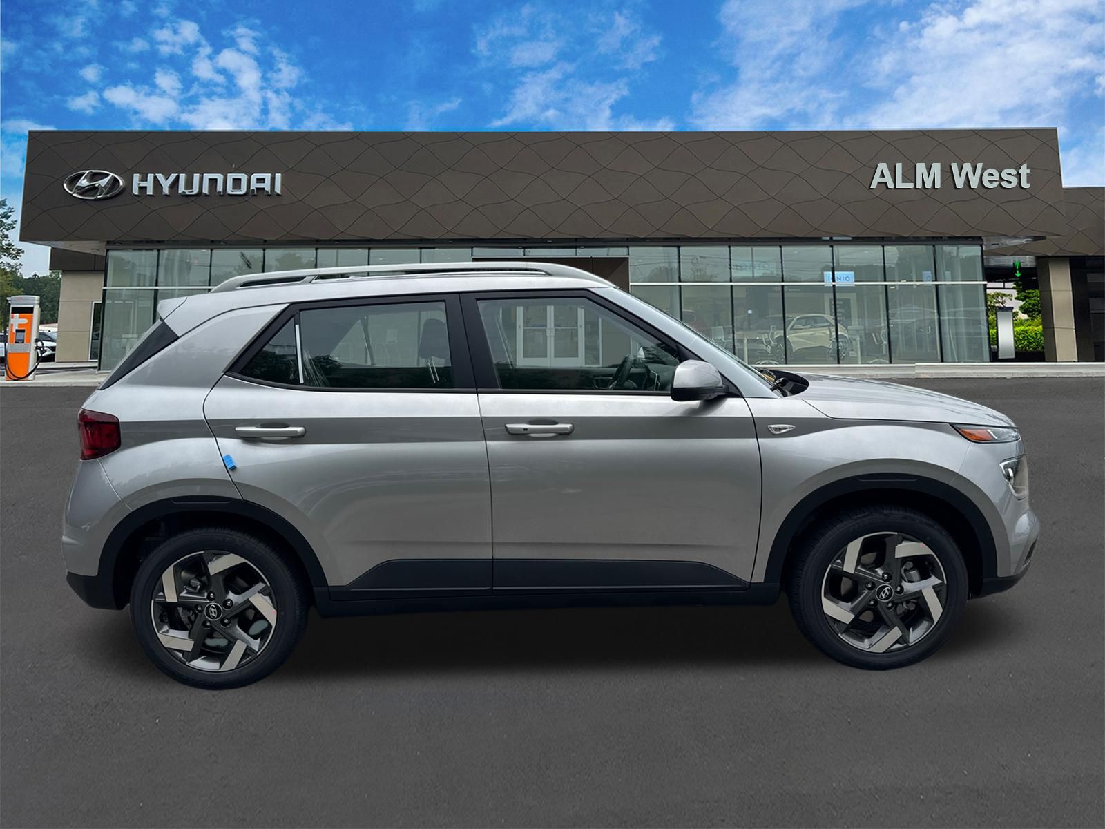 New 2026 Silver HYUNDAI SEL image 5