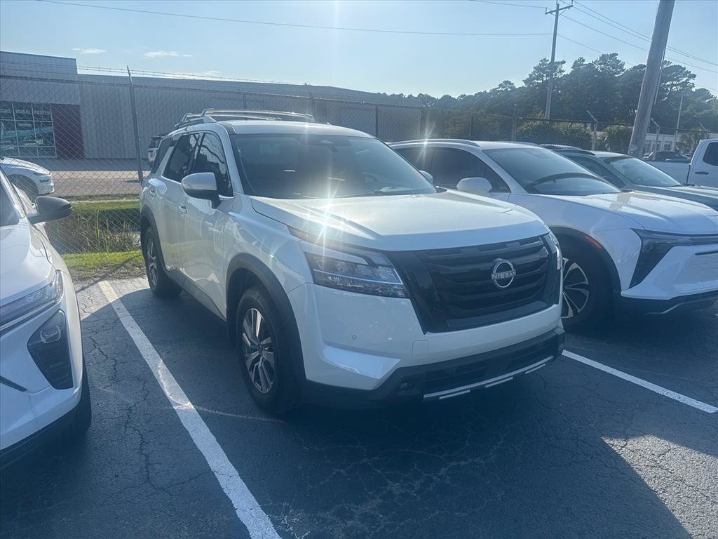 2023 Nissan Pathfinder SL FWD
