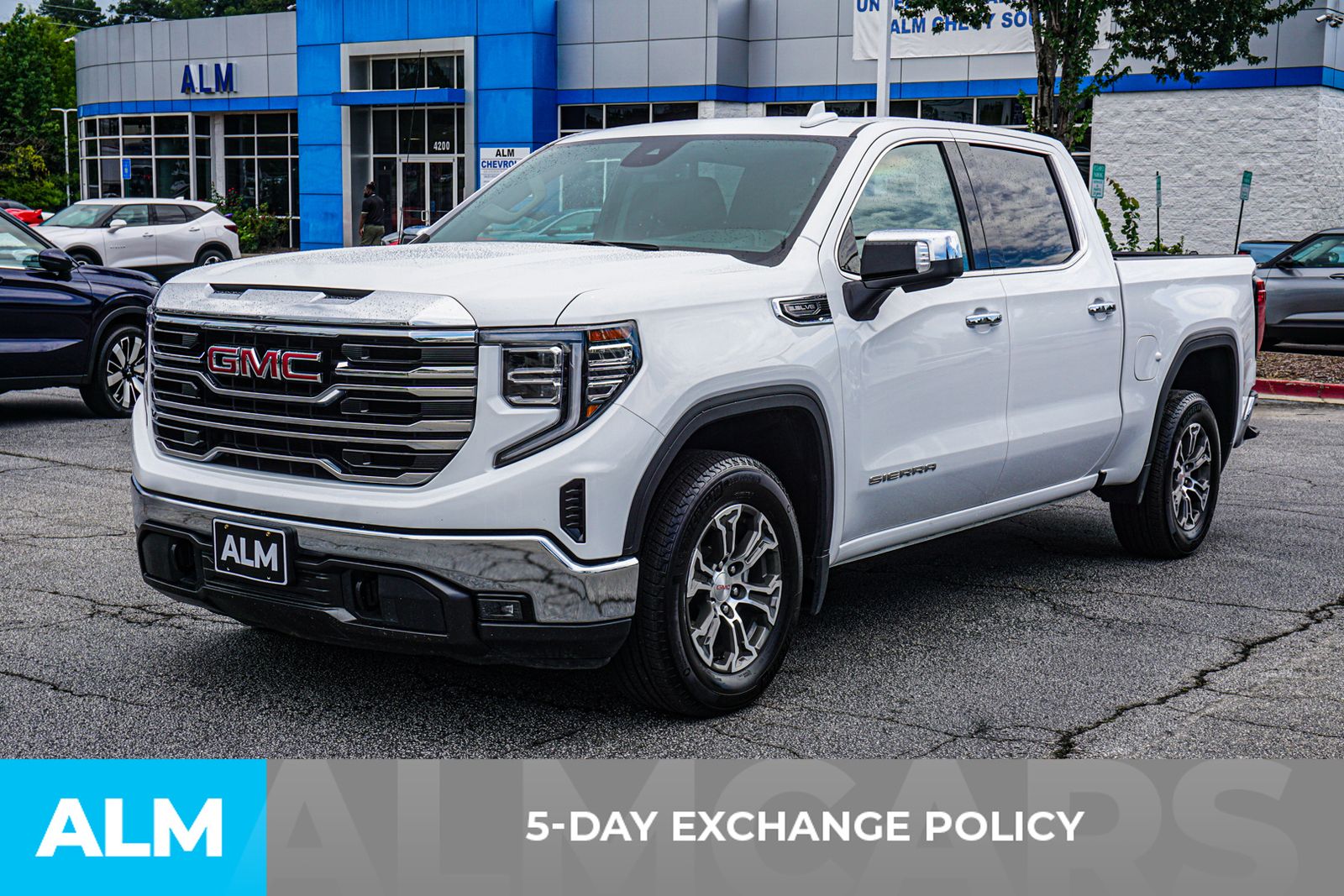 Used 2025 White GMC SLT image 4