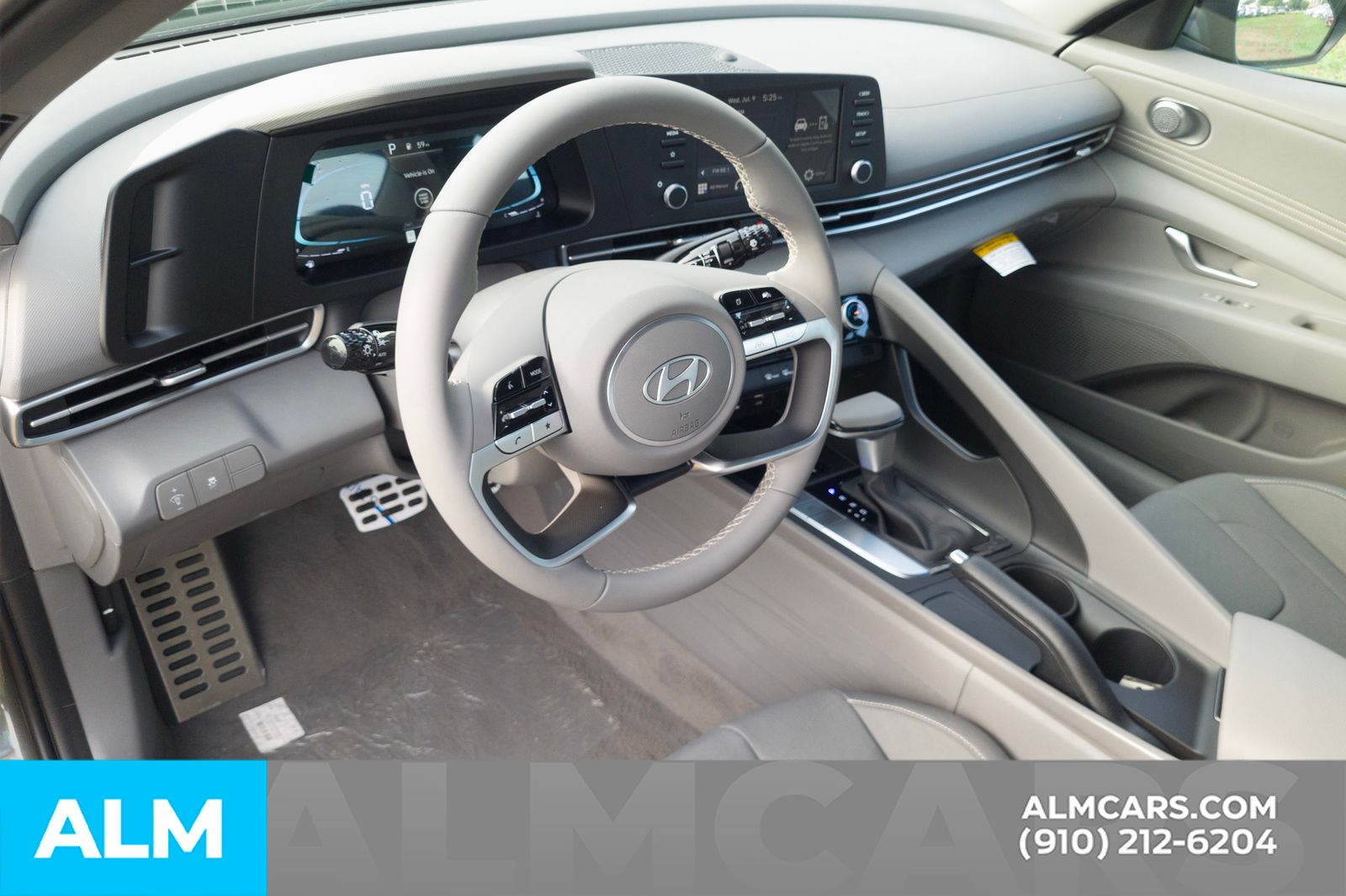 Used 2025 Gray Hyundai SEL Sport image 13