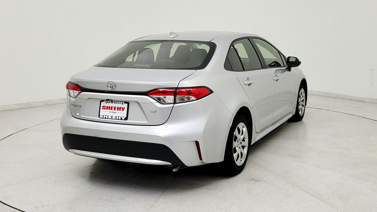 Used 2021 Silver Toyota LE image 6