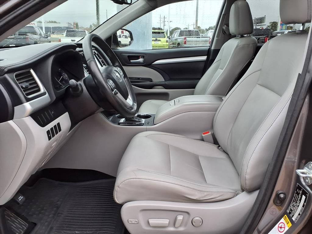 2015 Toyota Highlander XLE V6 Gray at Gullo Toyota