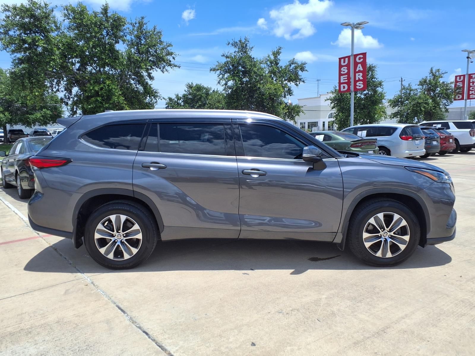 2022 Toyota Highlander XLE - 4