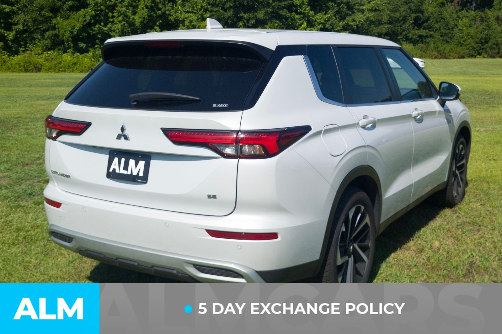 Used 2024 White Diamond Mitsubishi SE image 4