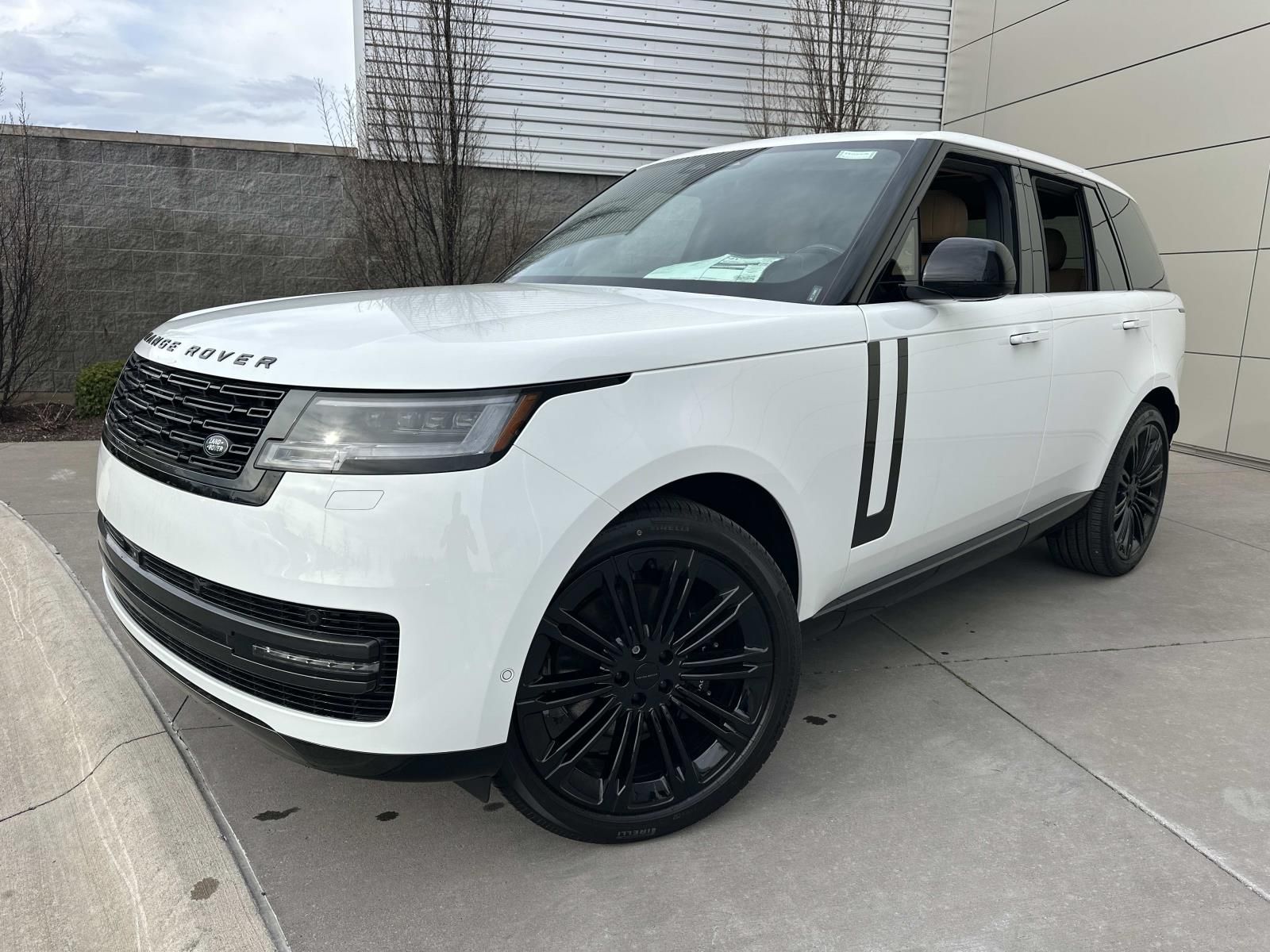 White 2026 Land Rover Range Rover P400 SE AWD SUV / Crossover All-Wheel Drive 8-Speed Automatic