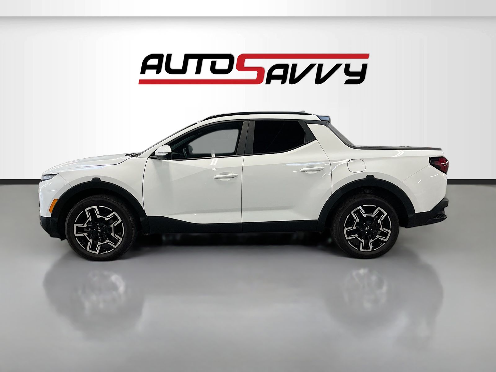 Used 2025 White Hyundai Limited image 4