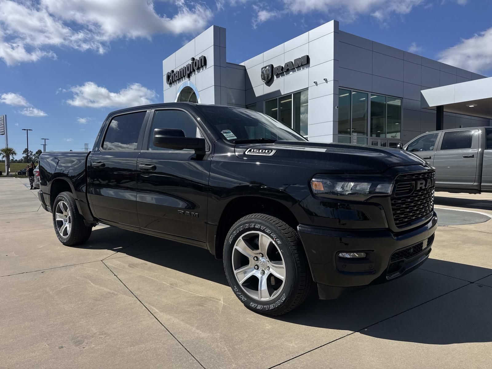 2026 RAM 1500 Express Crew Cab 4WD