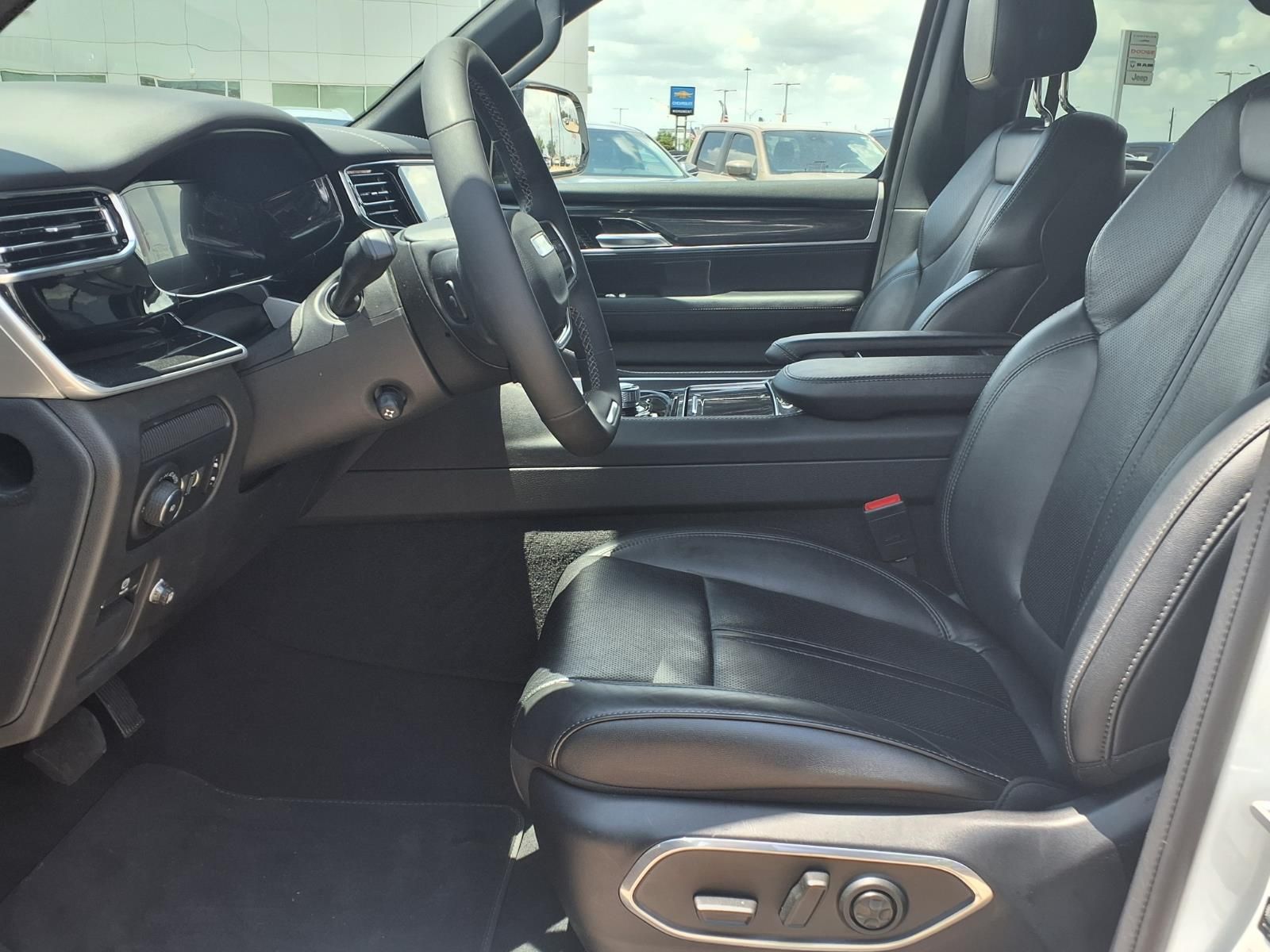 2023 Jeep Wagoneer Base White at River Oaks CDJR