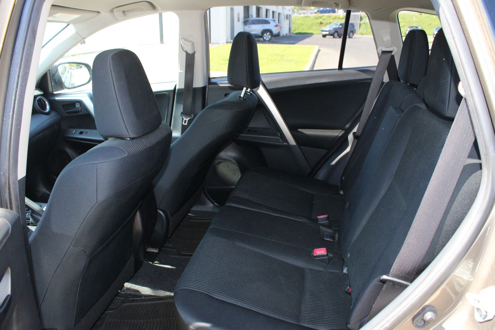 Used 2015 Brown Toyota LE image 12