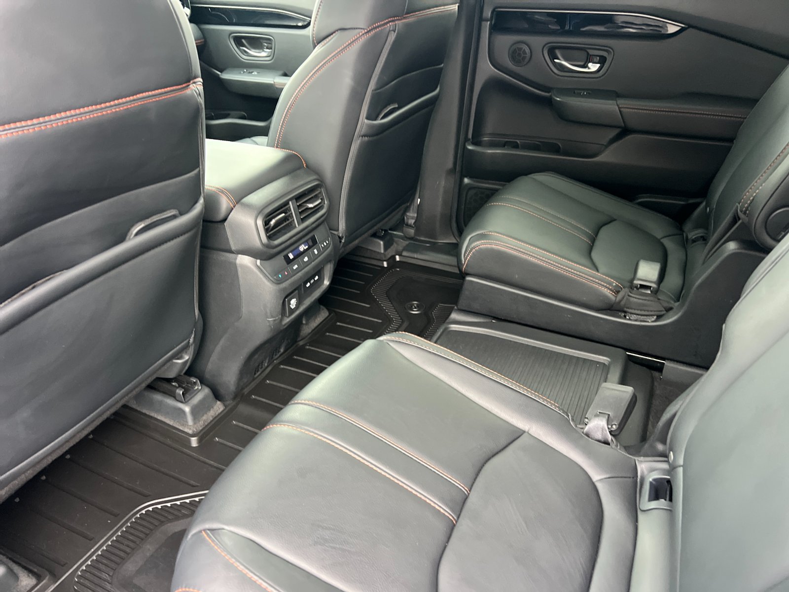 2025 Honda Pilot TrailSport — full photo 12 of 29