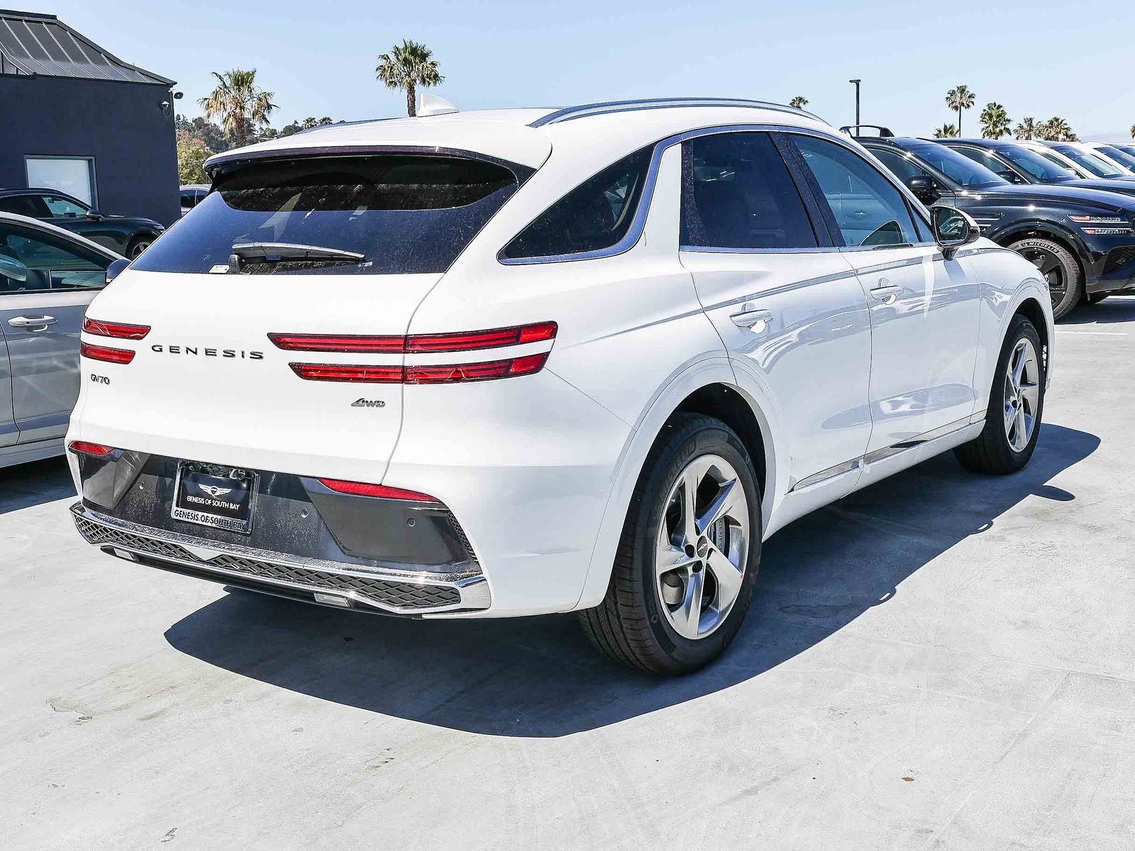 View vehicle photo 4