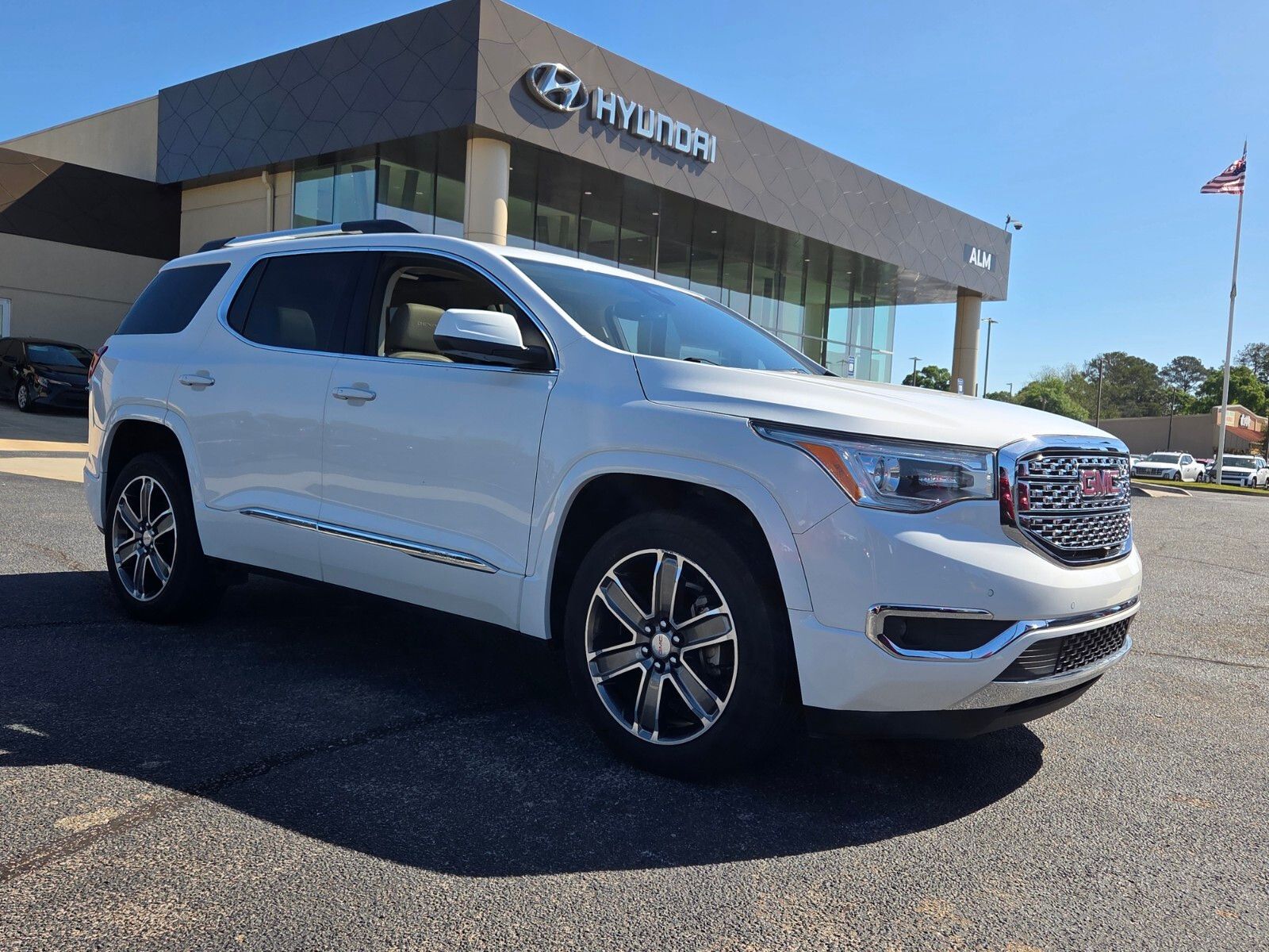 Summit White 2019 GMC Acadia Denali FWD SUV / Crossover Front-Wheel Drive 6-Speed Automatic
