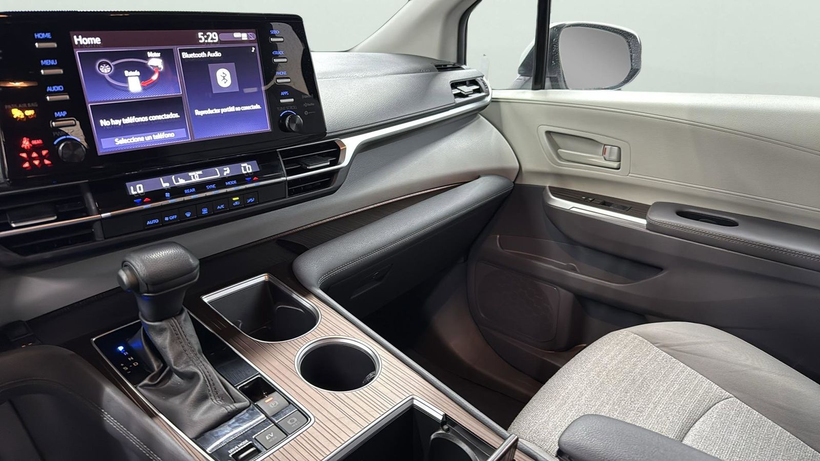 Used Car 2024 Toyota Sienna  Le For Sale Under $35,000 In Austin, Texas