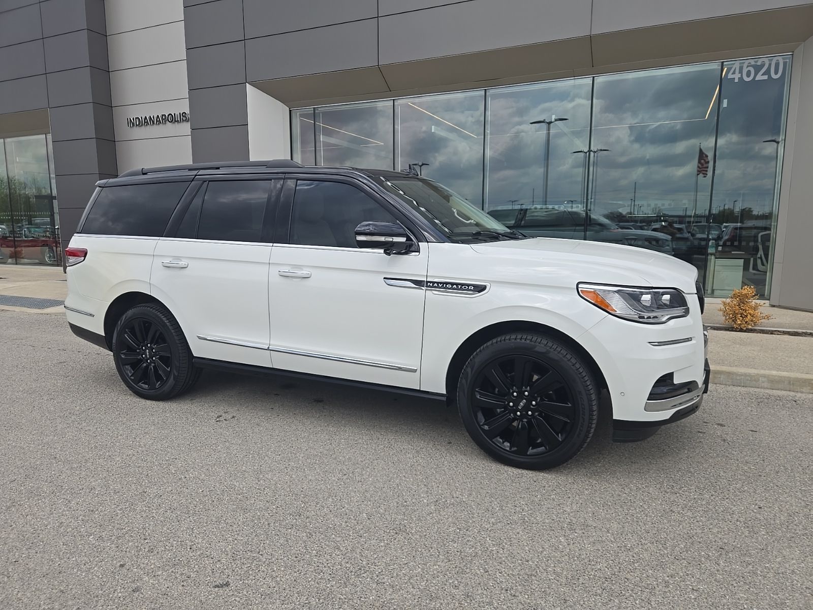 View vehicle photo 7