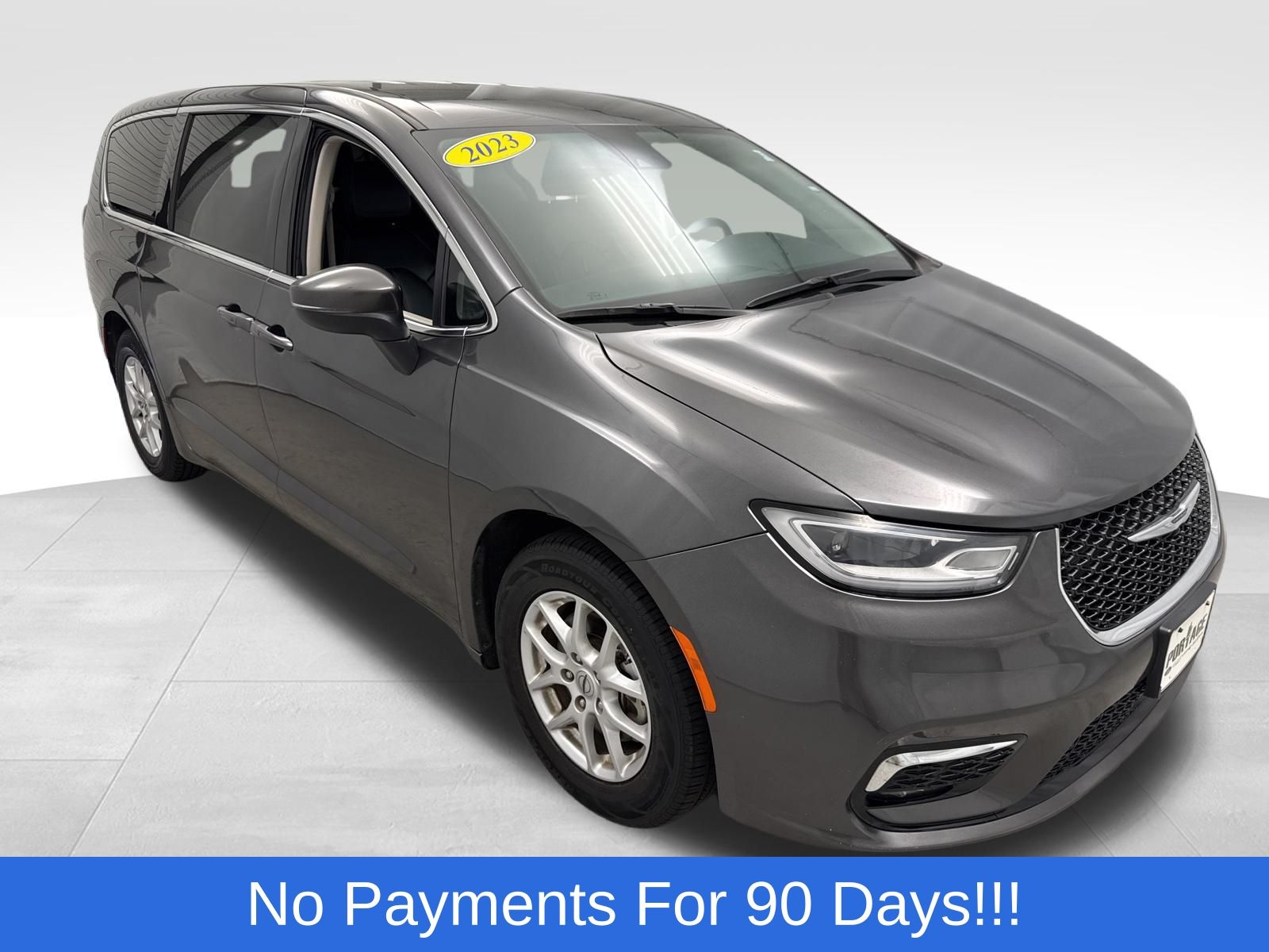 2023 Chrysler Pacifica Touring L's photo