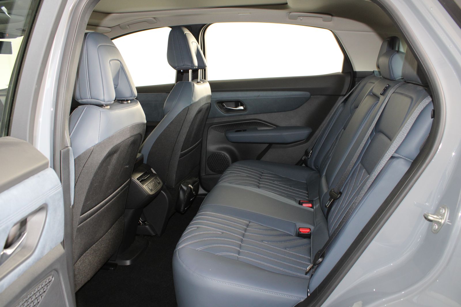 Used 2023 Gray Nissan PLATINUM+ e-4ORCE image 5