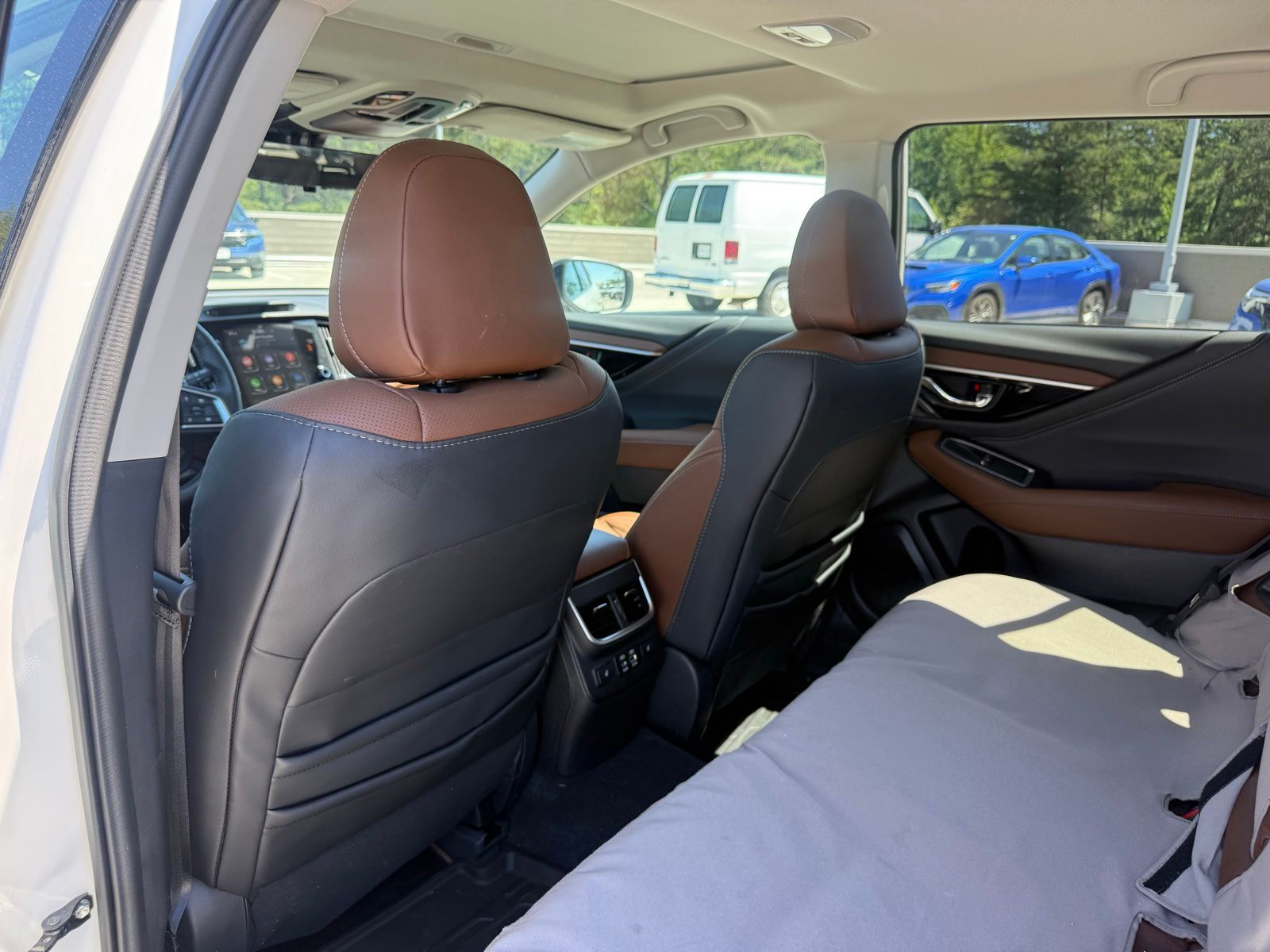 Used 2025 White Subaru Touring image 28