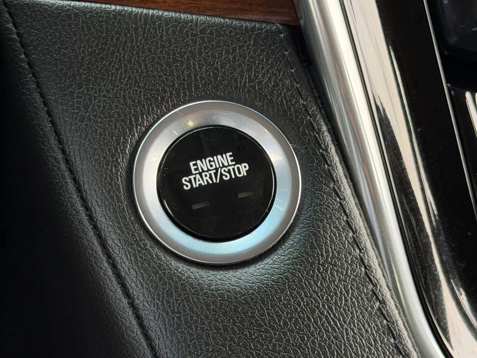 Used 2017 Radiant Silver Metallic Cadillac Luxury image 29