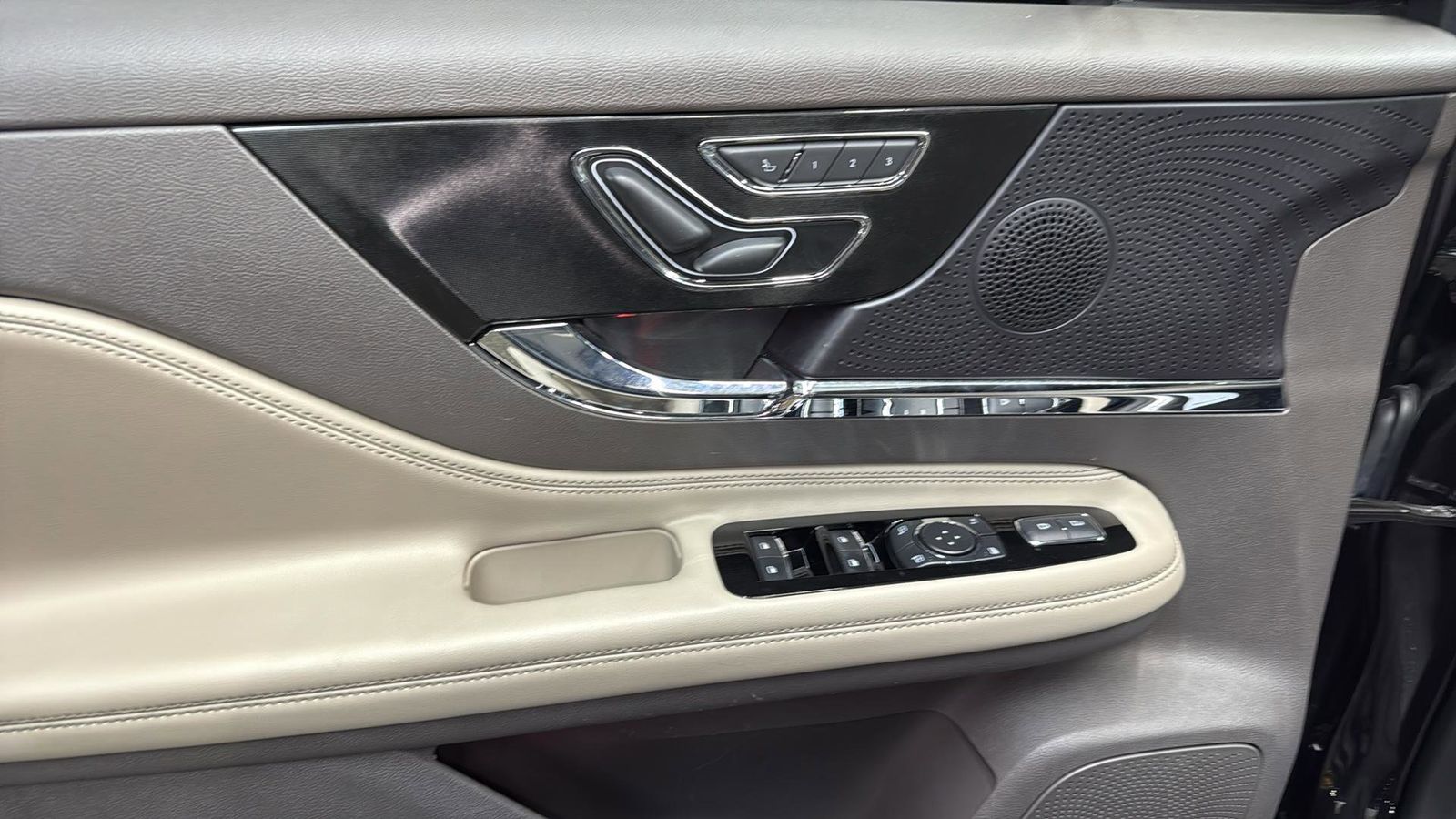 Used Car 2023 Lincoln Corsair  Reserve For Sale Under $40,000 In Austin, Texas