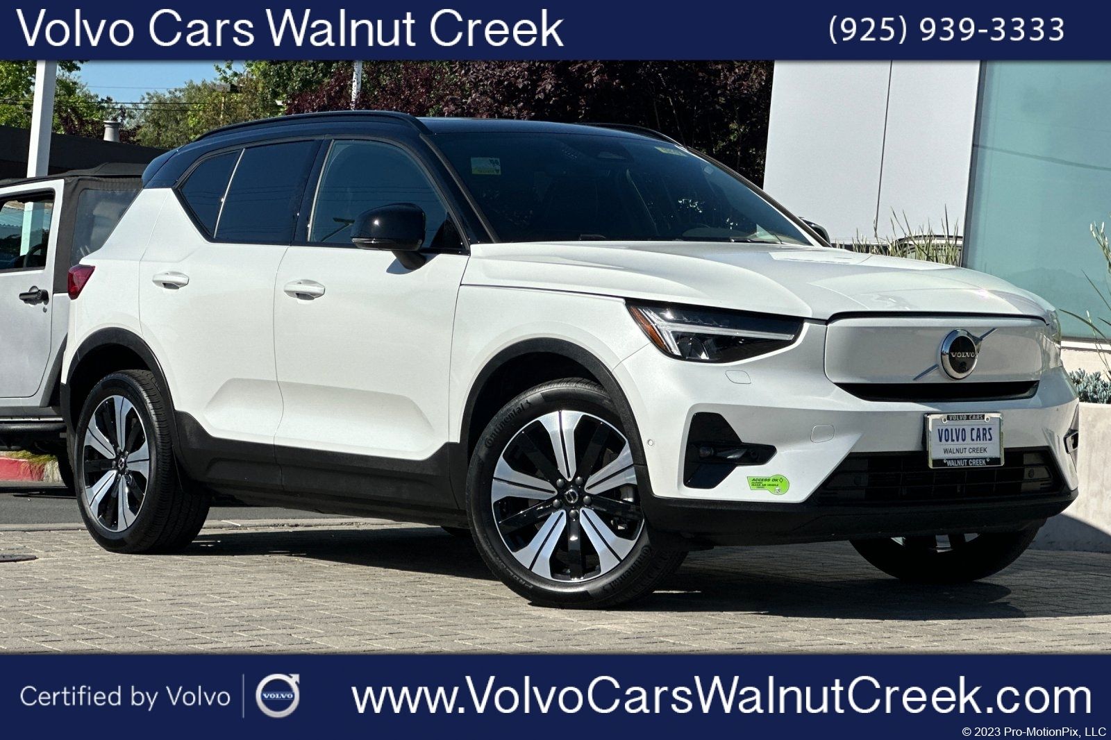Crystal White Metallic 2023 Volvo XC40 Recharge Twin Plus eAWD SUV / Crossover All-Wheel Drive 1-Speed Automatic