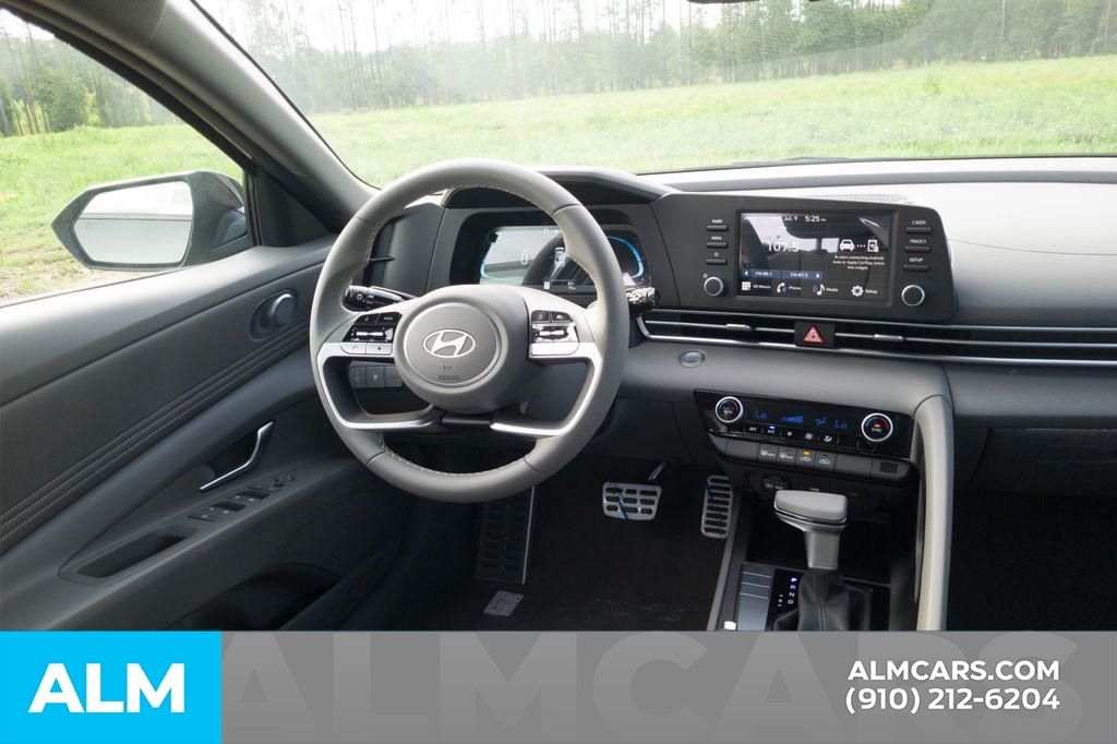 Used 2025 Gray Hyundai SEL Sport image 19
