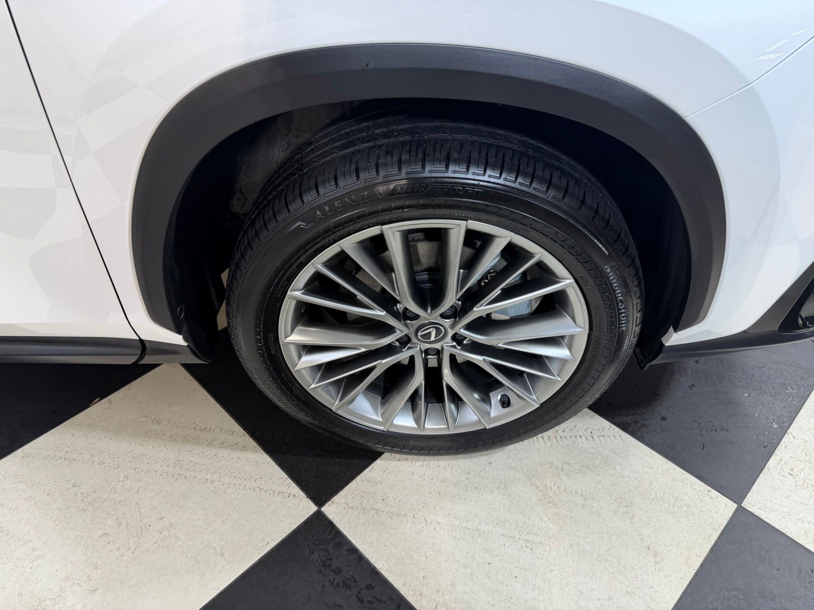 Used 2025 White Lexus 350h Premium image 33