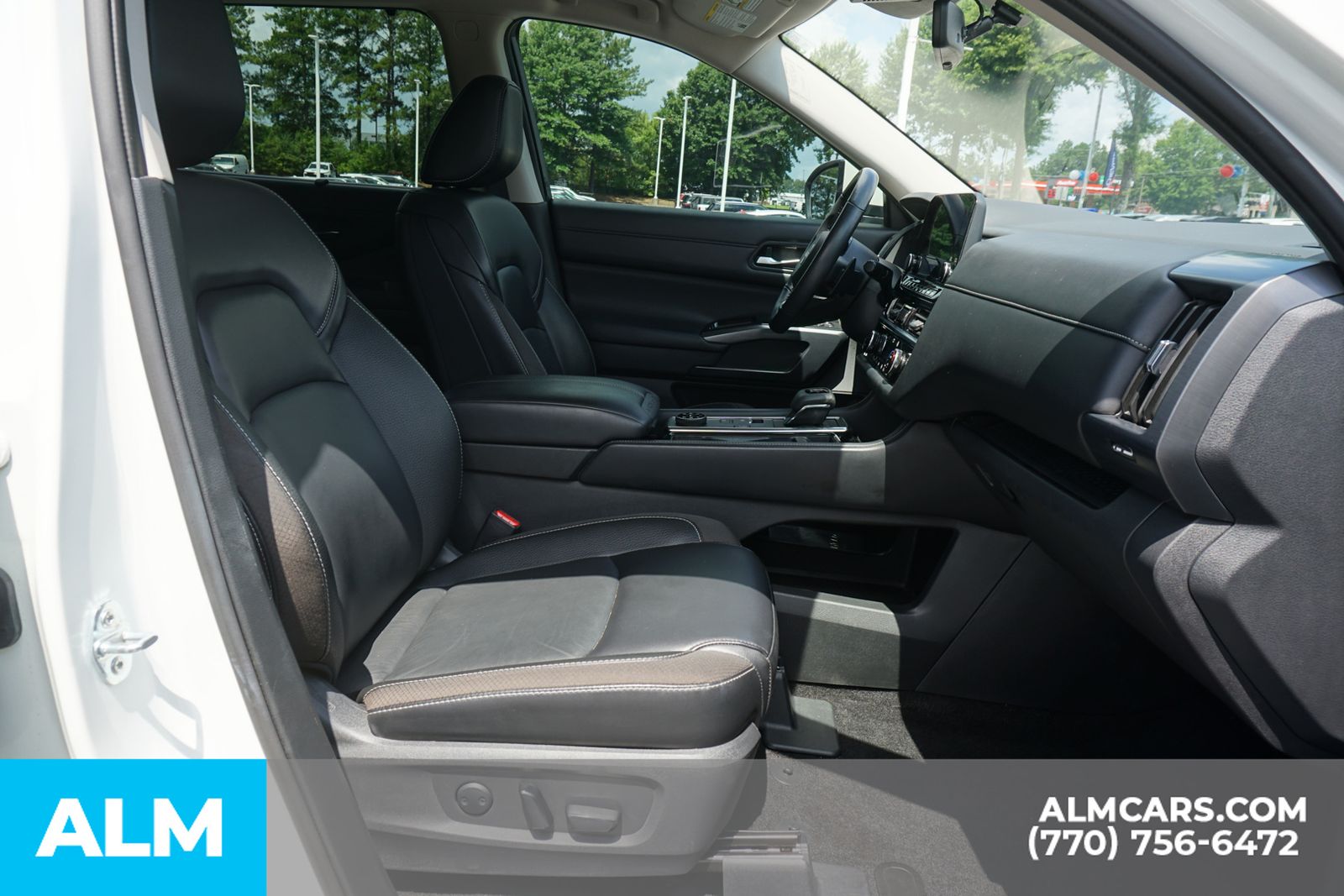 Used 2023 White Nissan SL image 23